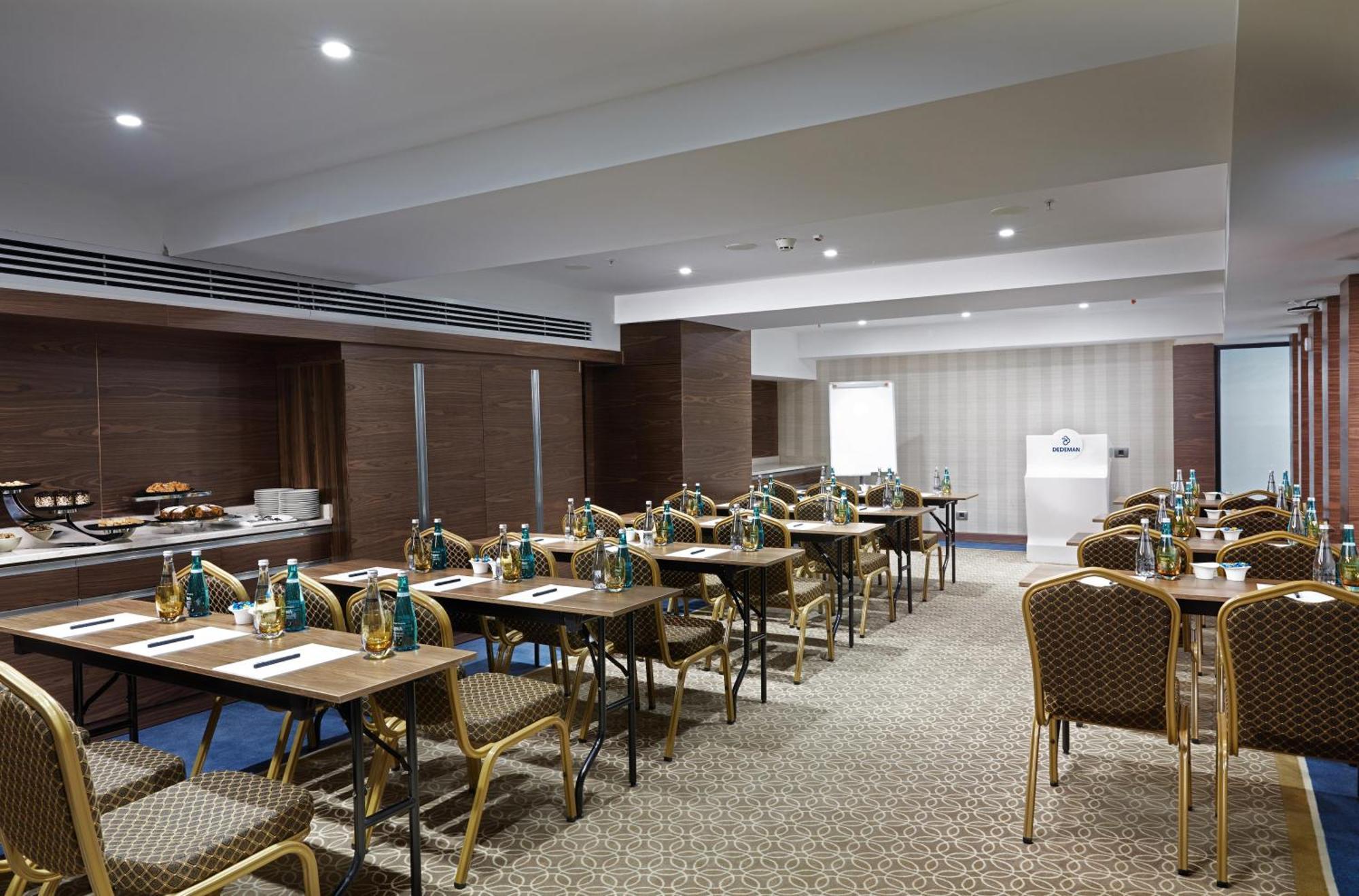 Dedeman 카이세리 외부 사진